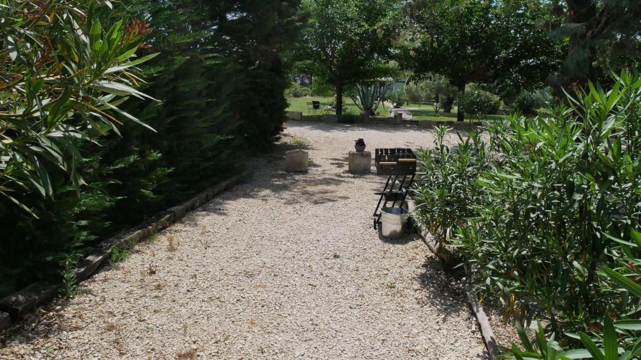 Ferienwohnung Mas Maurane - Le Bougainvillier Aux Portes D'Arles Tarascon Exterior foto