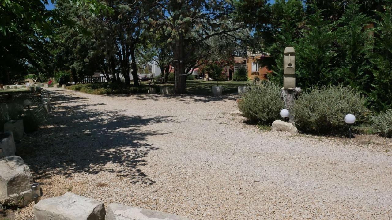 Ferienwohnung Mas Maurane - Le Bougainvillier Aux Portes D'Arles Tarascon Exterior foto